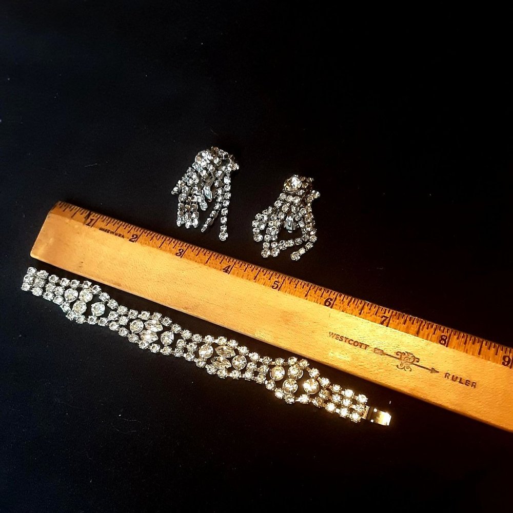 ****SOLD**** Vtg Kramer Bracelet & Waterfall earrings - Picture 9 of 13